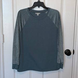 American Eagle long sleeve shirt